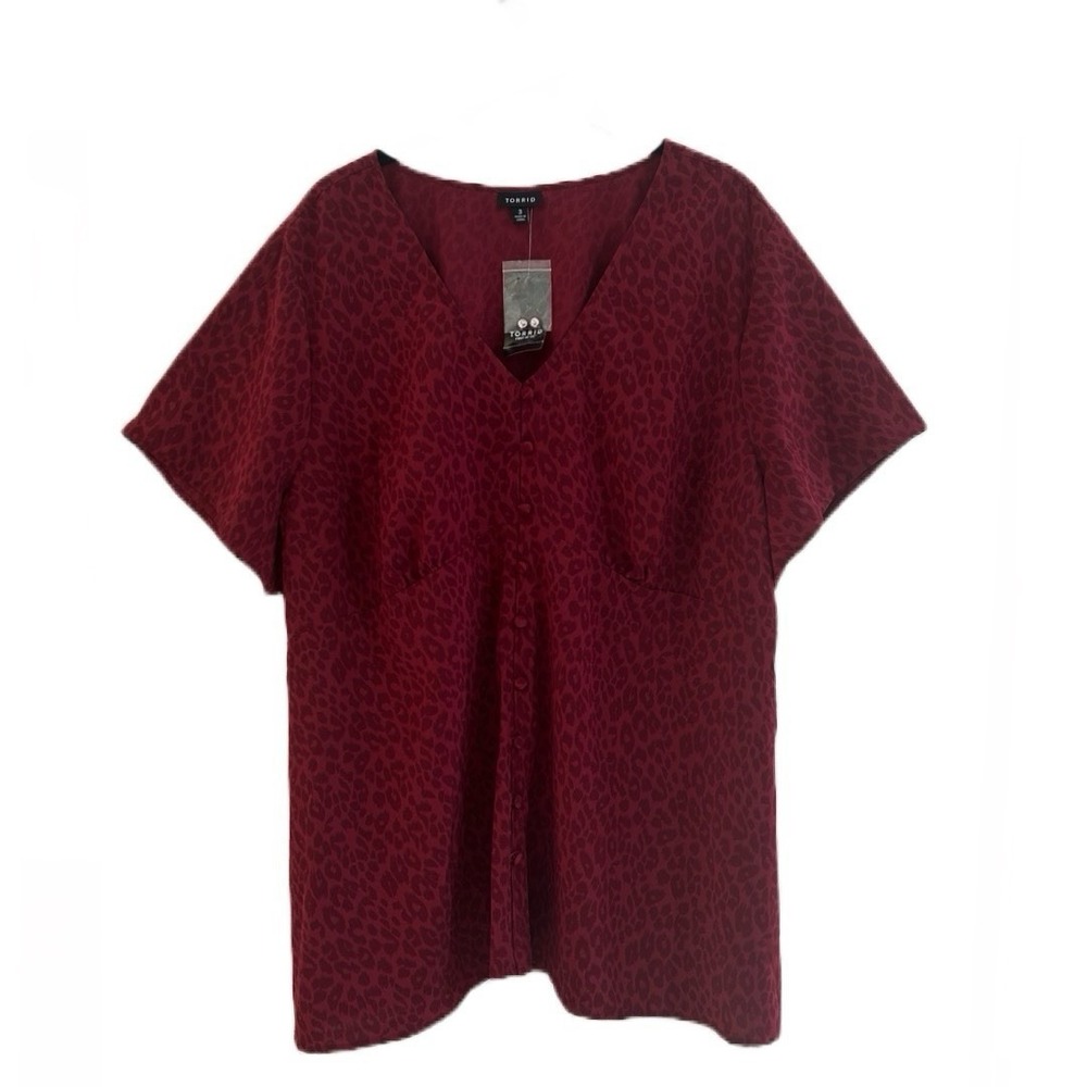 Torrid Women's Blouse Size 3 Red V-Neck Short Sleeve Animal Print Button Top NWT